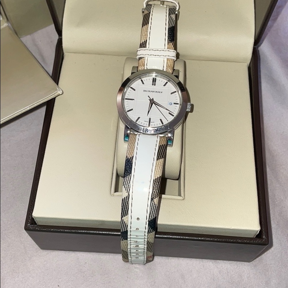burberry watch - Picture 3 of 4